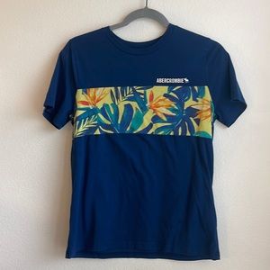 Abercrombie kids boys bird of paradise tee.  Size 15/16.  Like new.